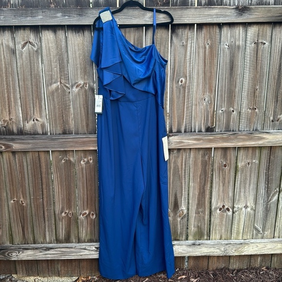 Adrianna Papell Satin Crepe Draped Jumpsuit, size 18 - Picture 4 of 11